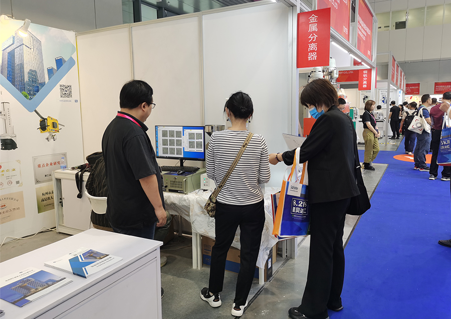 觀展客戶詳細了解國辰顆粒雜質(zhì)分析儀